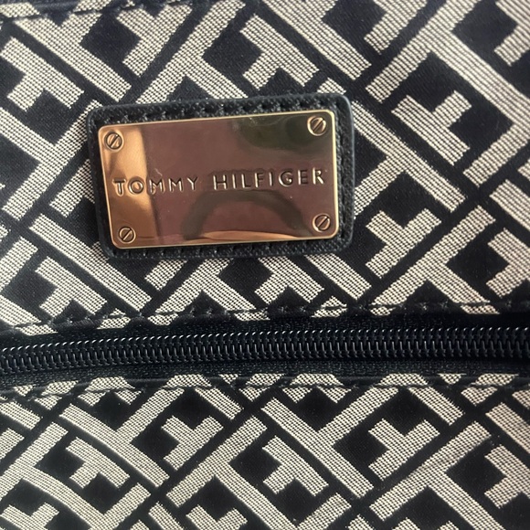 Tommy Hilfiger Logo Crossbody Purse Black and Tan - Picture 2 of 7